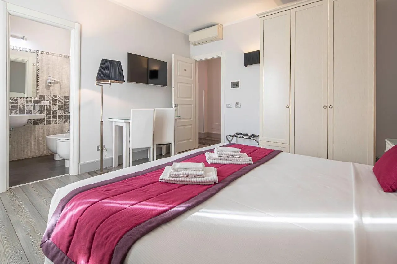 Suite Castrense Rom 2*,  Italien